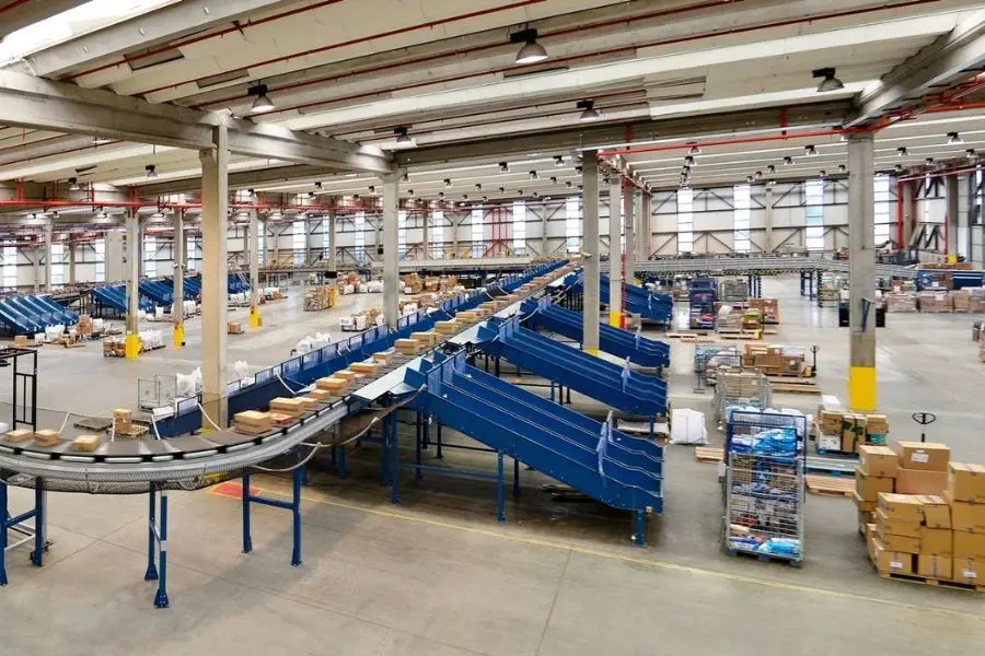 Total Express, com faturamento de R$ 3 bilhões, tá focando no interior do país pra crescer na logística B2B. A aposta n…