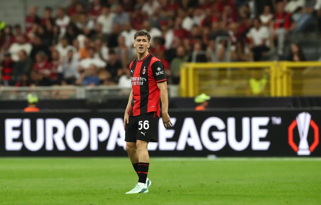 Saelemaekers lesionou o tornozelo no treino do Milan, o quadro pode exigir nova cirurgia e afastamento de três a quatro…