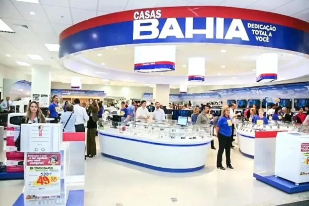 Casas Bahia cortou estoque em 40 por cento e diminuiu 4.647 funcionários no período de abril a agosto. Essa redução mos…