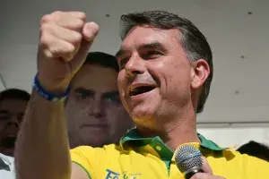 Flávio Bolsonaro venceu em bairros mais pobres do Rio, enquanto Lula liderou nos mais ricos, segundo o levantamento da …