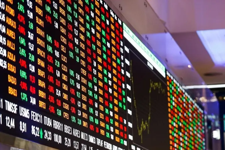 US$ 8 bilhões de volume em ações brasileiras no dia seguinte ao primeiro turno. O mercado mostrou um movimento grande d…