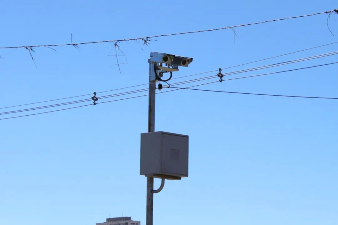 Mogi-Bertioga recebeu seis novos radares na SP-098, com limites variando de 40 a 80 km/h. A implementação busca reduzir…