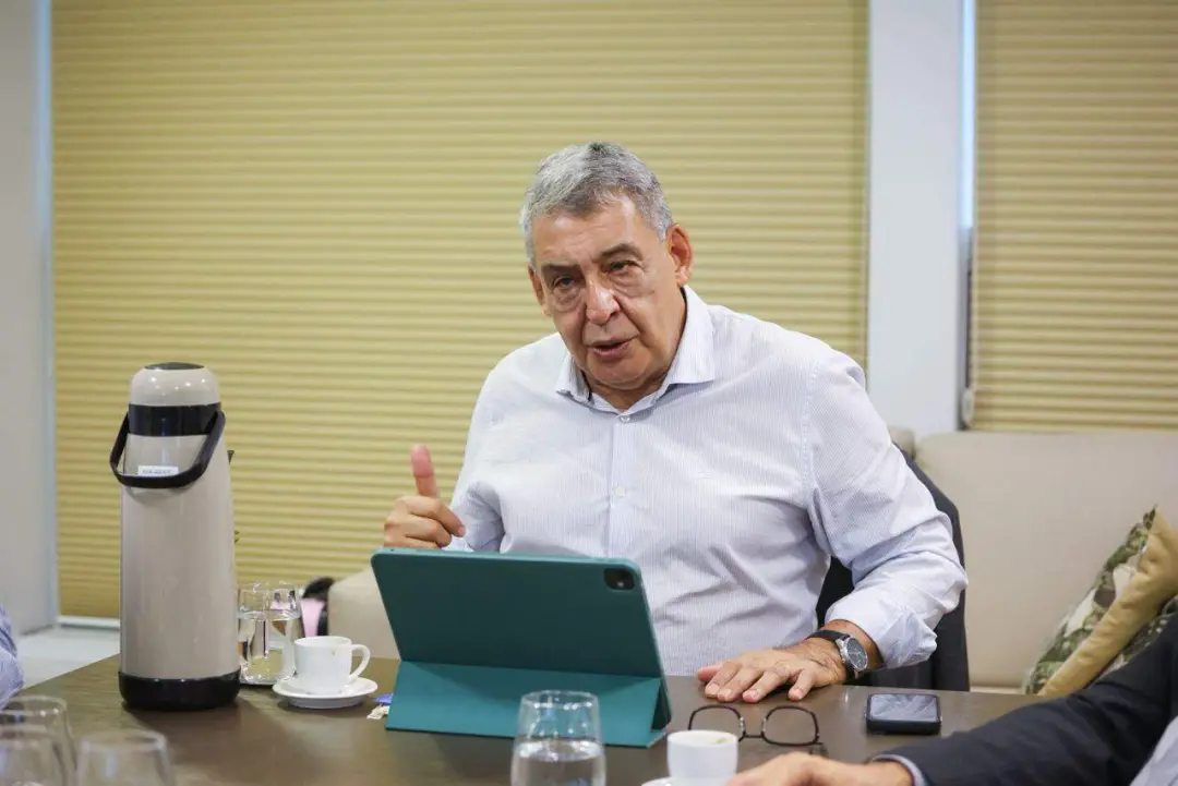 Porto Alegre recebeu convite pro prefeito Sebastião Melo entrar com comitê de apoio a Flávio Bolsonaro. É um movimento …