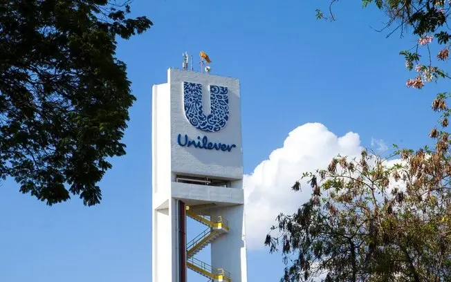 Vinhedo, em São Paulo, teve a produção de limpeza da Unilever liberada pela Anvisa após inspeção. A fábrica foi suspens…