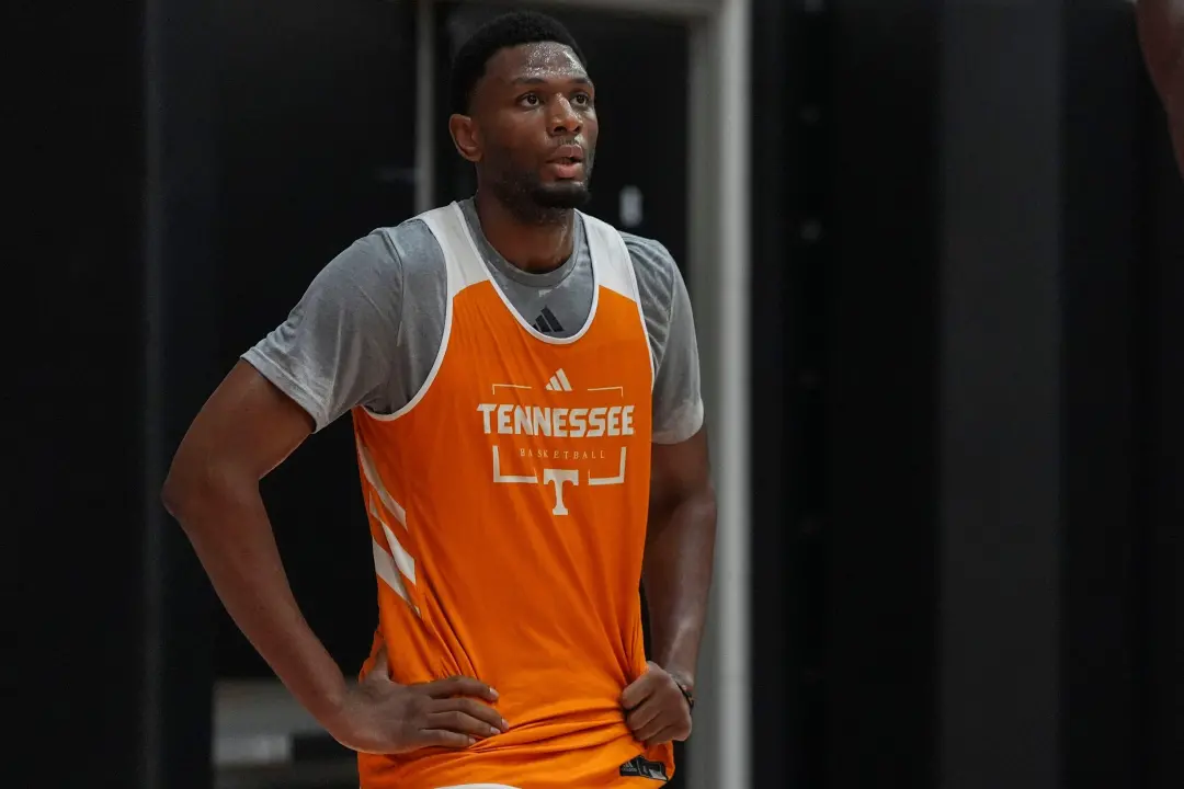 Jalen Washington busca quinta temporada de elegibilidade, e Rick Barnes acha injusto o tratamento da NCAA. Quando um jo…