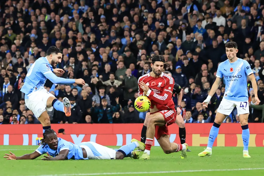 Liverpool monitora o Rayan Cherki, enquanto o Manchester City enfrenta ameaças de rebaixamento devido a 114 infrações f…