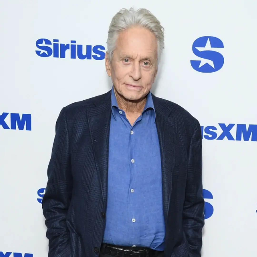 Michael Douglas falou sobre uma confusão que teve com Julia Roberts no Golden Globes de 1990. É estranho ver gente de t…