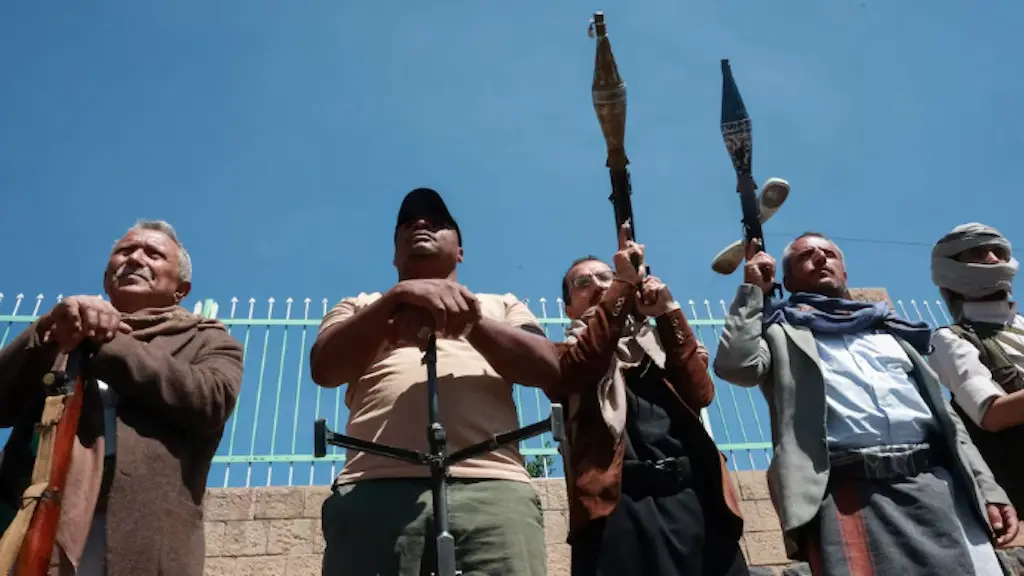 Aeroporto de Aden sofre ataque de houthis com mísseis e drones. Intensifica a guerra no Iêmen contra forças apoiadas pe…