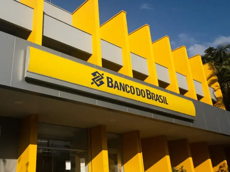 JPMorgan rebaixou a recomendação do Banco do Brasil para underweight e elevou a do Bradesco, o que fez as ações do BBAS…