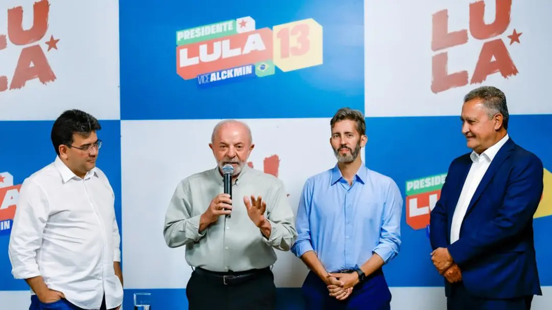 Lago Sul, Brasília, cenário de um erro no nome, o presidente Lula chamou Leandro Grass de Orlando durante evento de cam…