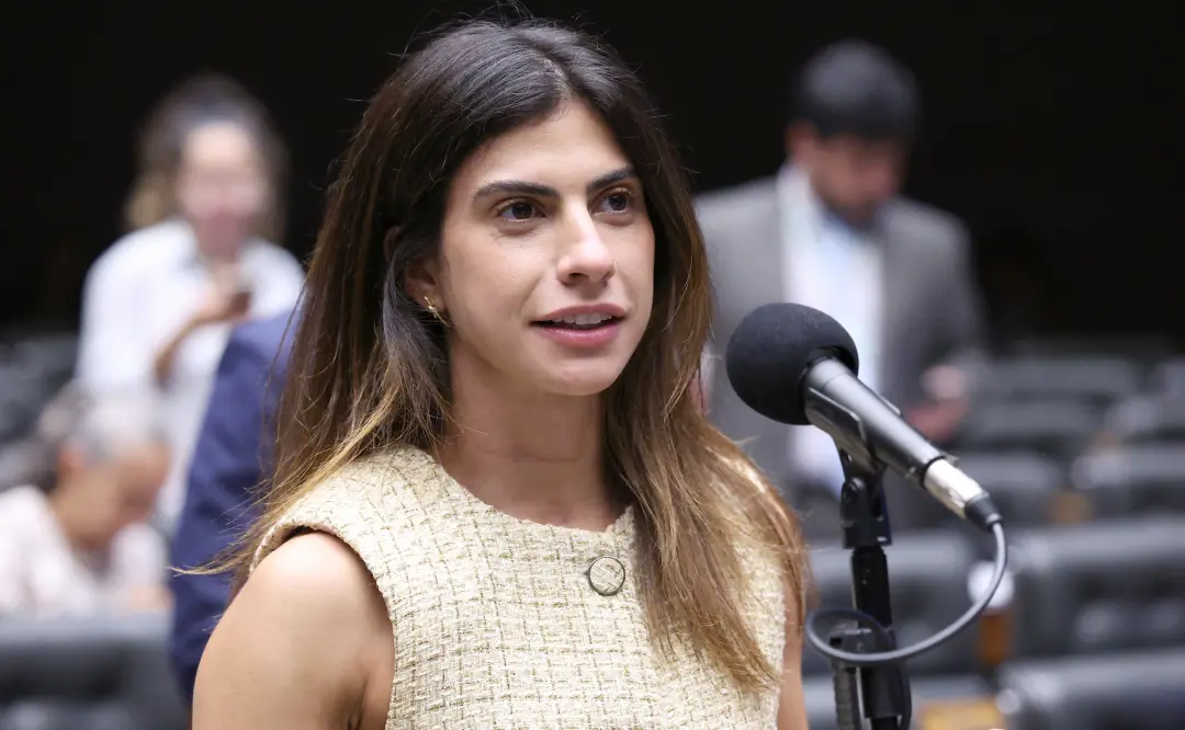 Projeto de Lei 2162/26 permite intimação de devedor de pensão por aplicativo, após tentativas pessoais esgotadas. Isso …