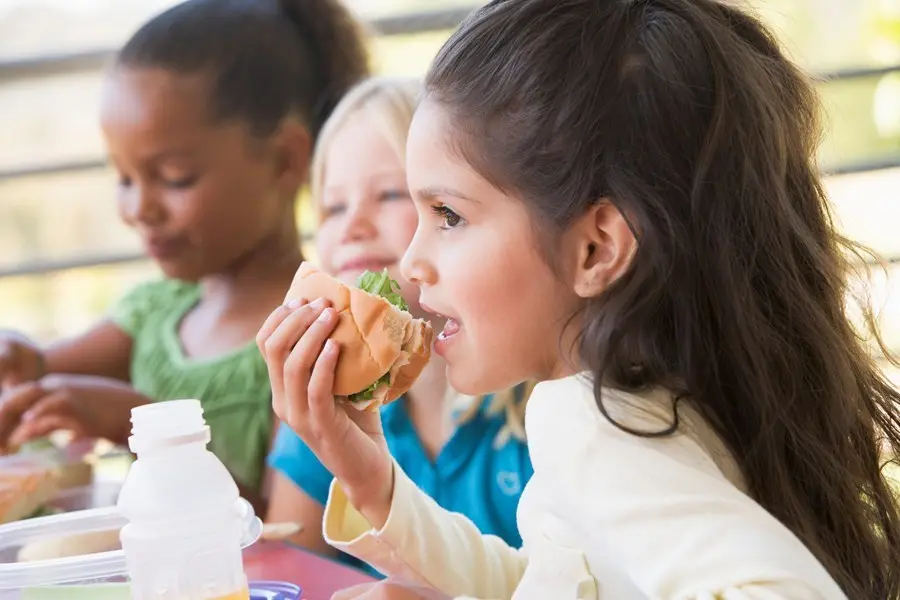 400 milhões de pessoas de 5 a 19 anos estavam acima do peso em 2024, com 170 milhões obesos. Esse aumento tá chegando a…