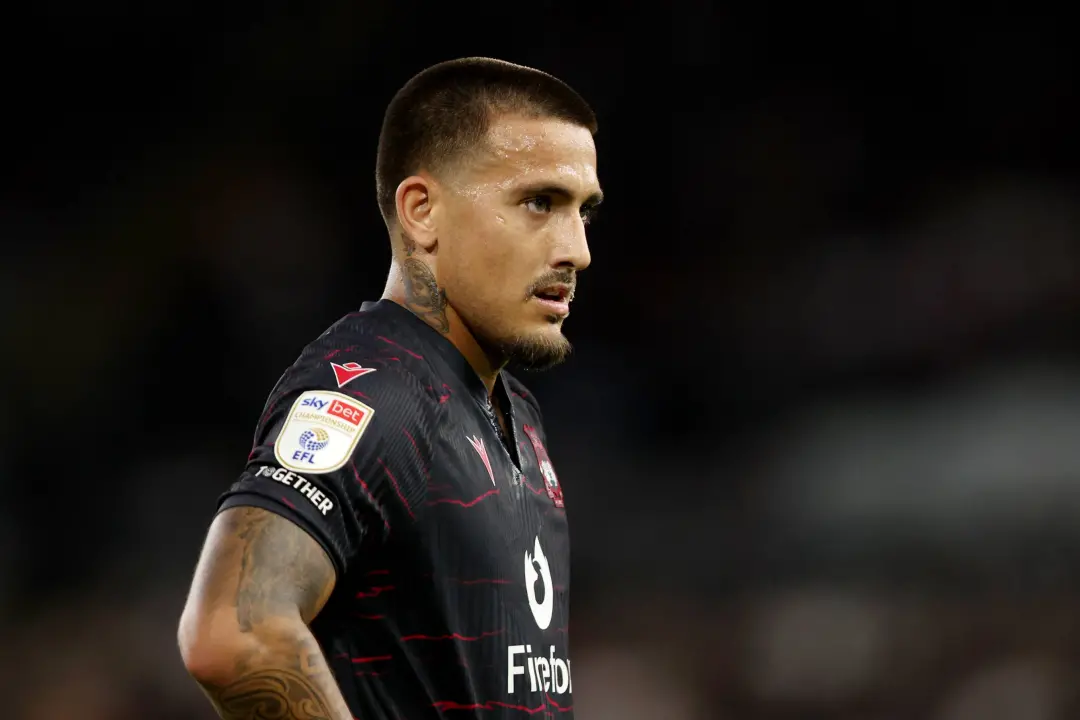 Danny Imray e Ollie Rathbone estão de volta aos treinos do Wrexham antes do jogo contra o Derby County. É bom ver a per…