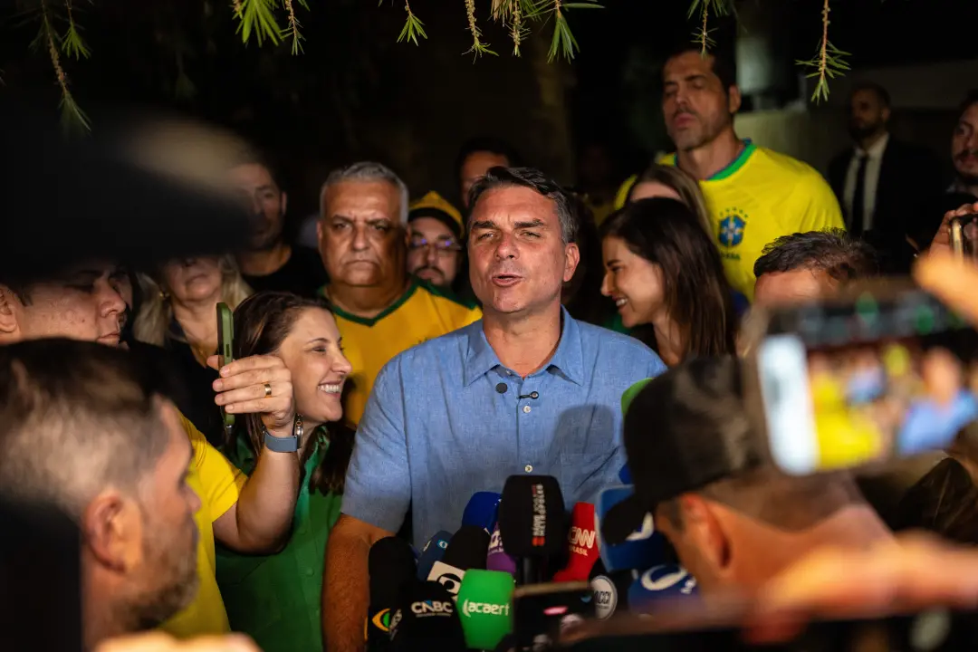 MDB busca apoio formal de Flávio Bolsonaro, mas a tendência interna é manter a neutralidade, devido à autonomia dos est…