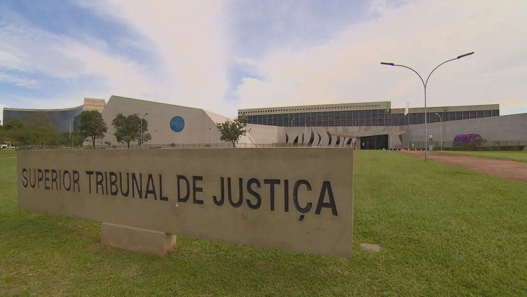 Decisão do STJ flexibilizou as regras para penhora de salário em casos excepcionais, fora da pensão alimentícia. É prec…