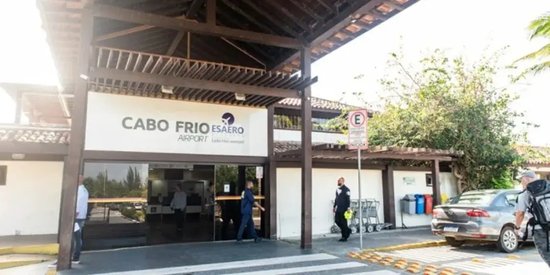 Quase 56 mil embarques e desembarques previstos no Aeroporto de Cabo Frio entre dezembro de 2026 e março de 2027. O vol…