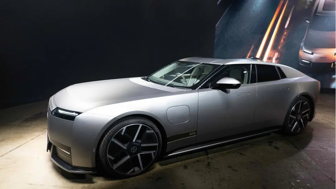 Jaguar lançou um grand tourer totalmente elétrico, o Type 01, por US$ 172 mil. Mudar a linha para luxo elétrico é um mo…