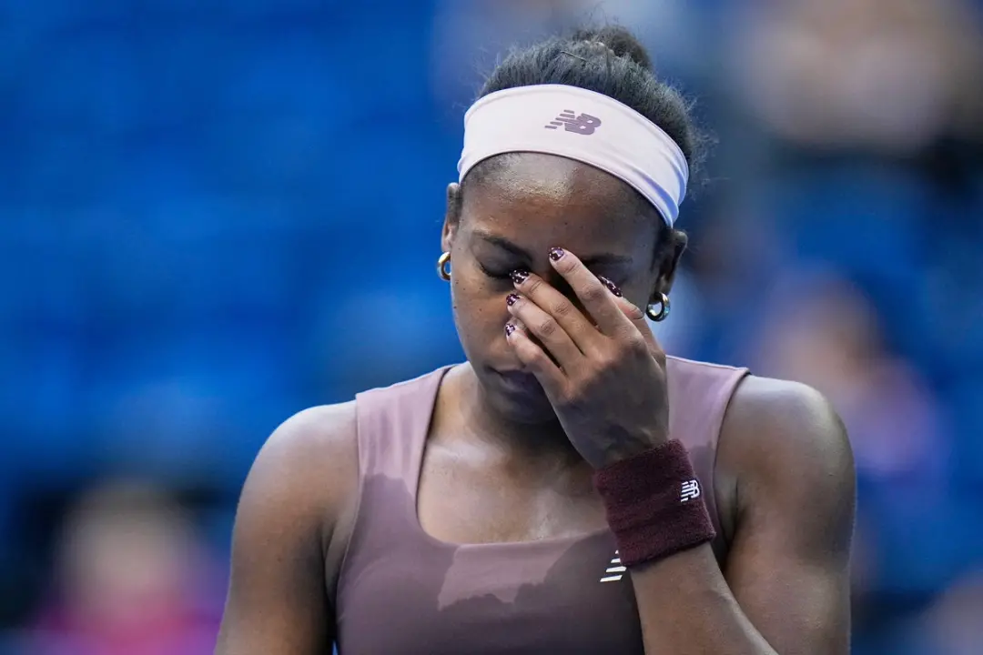Coco Gauff perdeu para Elise Mertens por 6 a 3 no China Open, sentindo que ia desmaiar durante a derrota. Essa semana f…