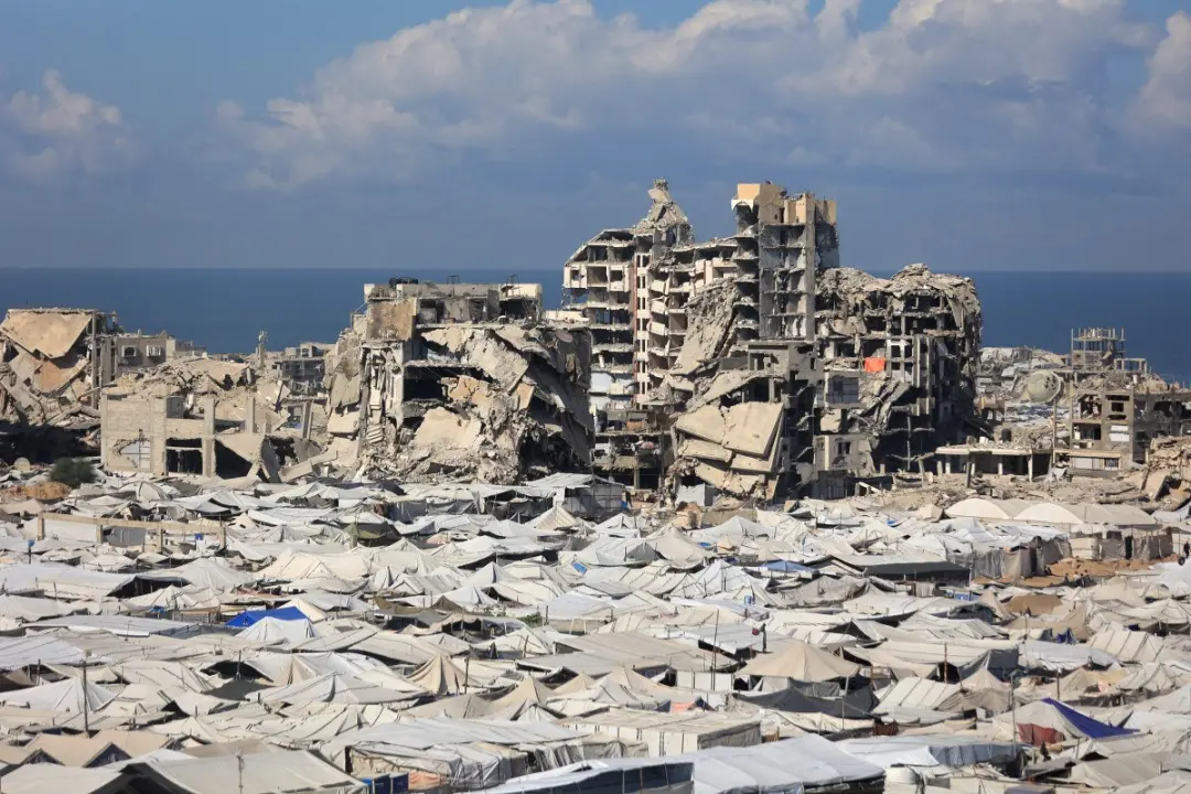 Três mortes em Gaza nesta quarta, com bombardeios israelenses no terceiro aniversário dos ataques de 7 de Outubro. A pr…