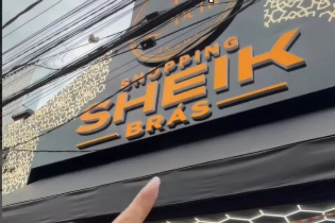Brás, São Paulo, teve caos na loja Sheik com promoções de R$ 1 a R$ 20 em eletrônicos e mais. A confusão forçou a suspe…