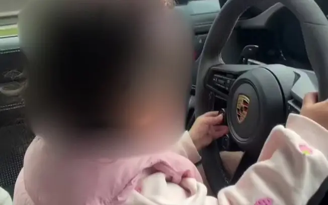 São Paulo, na Rodovia dos Bandeirantes, um Porsche GT3 RS foi visto trafegando com velocidade superior a 260 km/h, com …