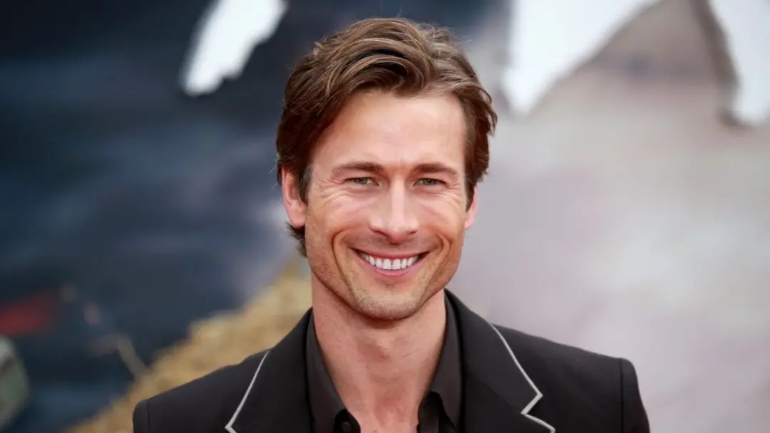 Glen Powell disse que a política divide as pessoas e que se envolver não é possível agora. É um lance que mostra como o…