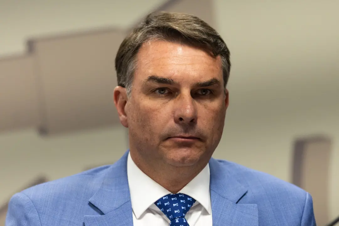 Senador Flávio Bolsonaro quer mexer na Constituição para alterar a Reforma Tributária do consumo. Diz que a alíquota de…