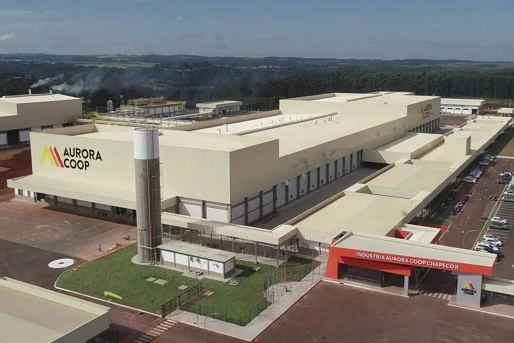 Aurora Coop garantiu 300 milhões em crédito para exportar proteína animal. É um movimento estratégico pra diversificar …