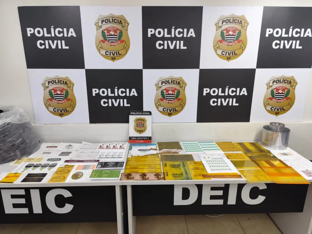 Bauru teve materiais apreendidos em operação da Polícia Civil de SP, incluindo 19 matrizes e rótulos para falsificar be…
