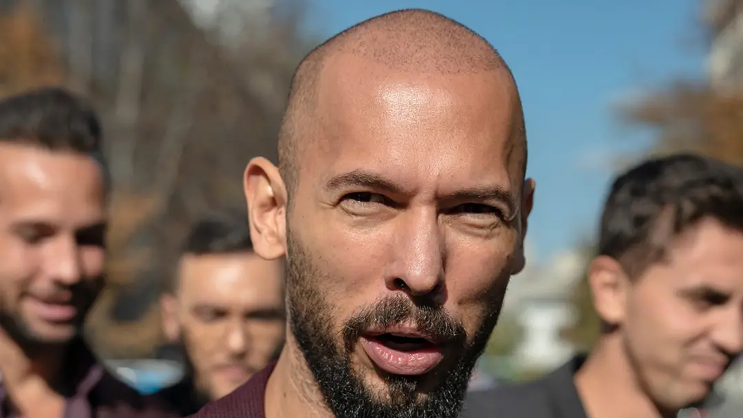 Andrew Tate chamou de bobagem as alegações dos promotores do Reino Unido sobre pornografia de bestialidade com cavalos.…
