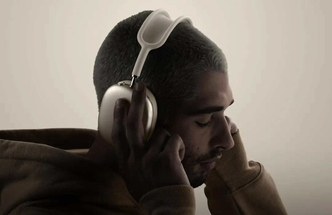 AirPods Max com desconto de 120 dólares durante o Prime Day. O acessório que aparece em cantores como Ariana Grande e B…