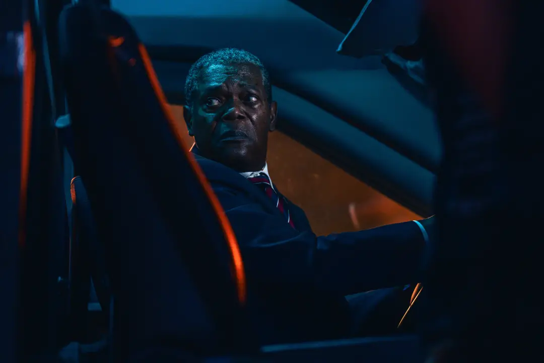 Samuel L Jackson e Renny Harlin voltaram juntos no filme The Beast. Os primeiros minutos apresentam cenas bem bobas, ai…