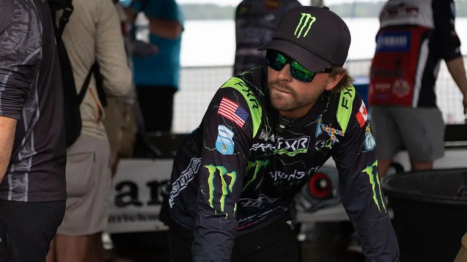 Cooper Gallant diz que pescar tilápia é mais divertido sem sonar, mas o Bassmaster revelou que em St. Clair o sonar fro…
