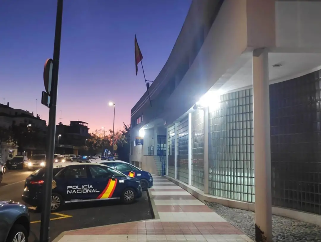 Marbella, na Espanha, um homem de 57 anos faleceu após ser atingido por vários disparos na cabeça por volta das seis da…