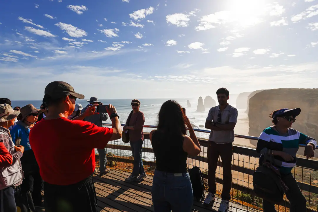 Australia limita o turismo nos Doze Apóstolos, exigindo restrições na atração da Great Ocean Road. Essa onda de control…