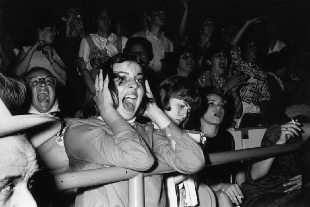 Música e sabor evocam emoção, questionando se culturas diferentes sentem o mesmo. A ciência aponta para reações fisioló…