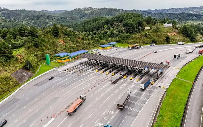 723 mil veículos na BR-116 entre Curitiba e Embu das Artes no feriado de Aparecida. Com um pico de até 33% a mais que o…