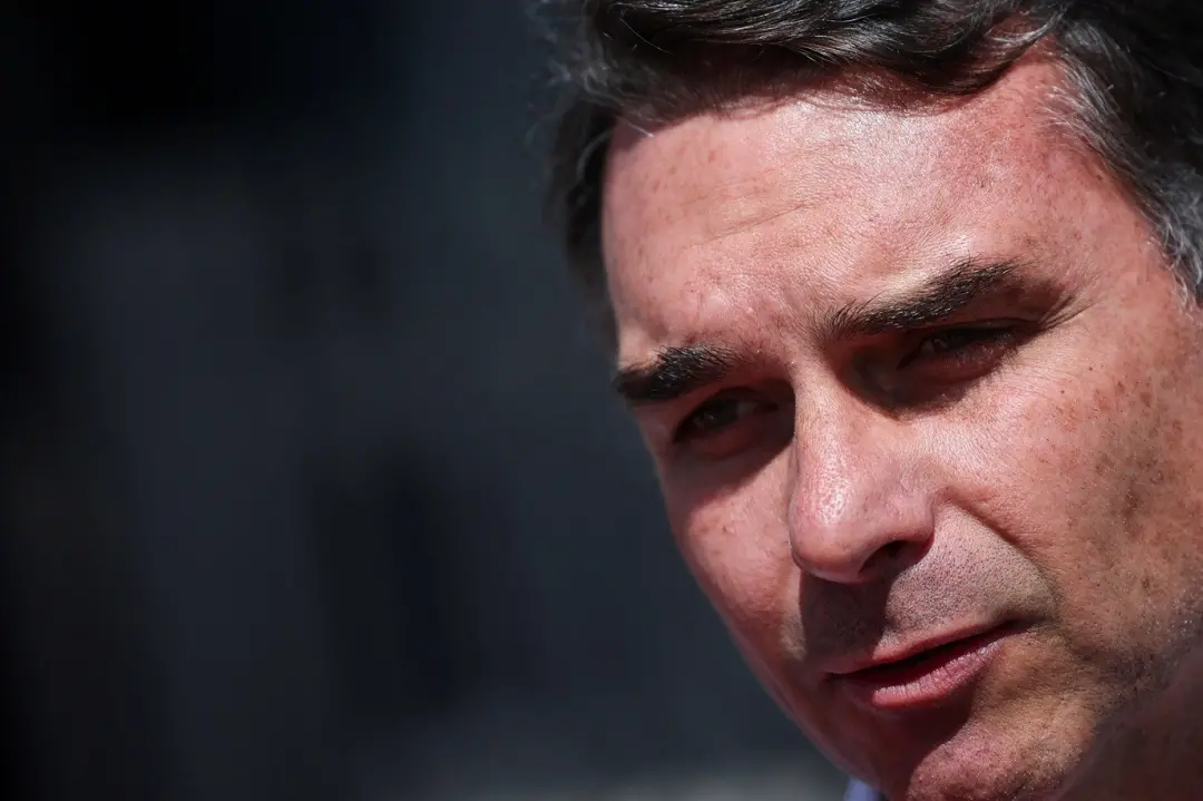 Novo apoia Flávio Bolsonaro no segundo turno contra Lula em Brasília. A legenda quer enfrentar o PT e o que considera i…