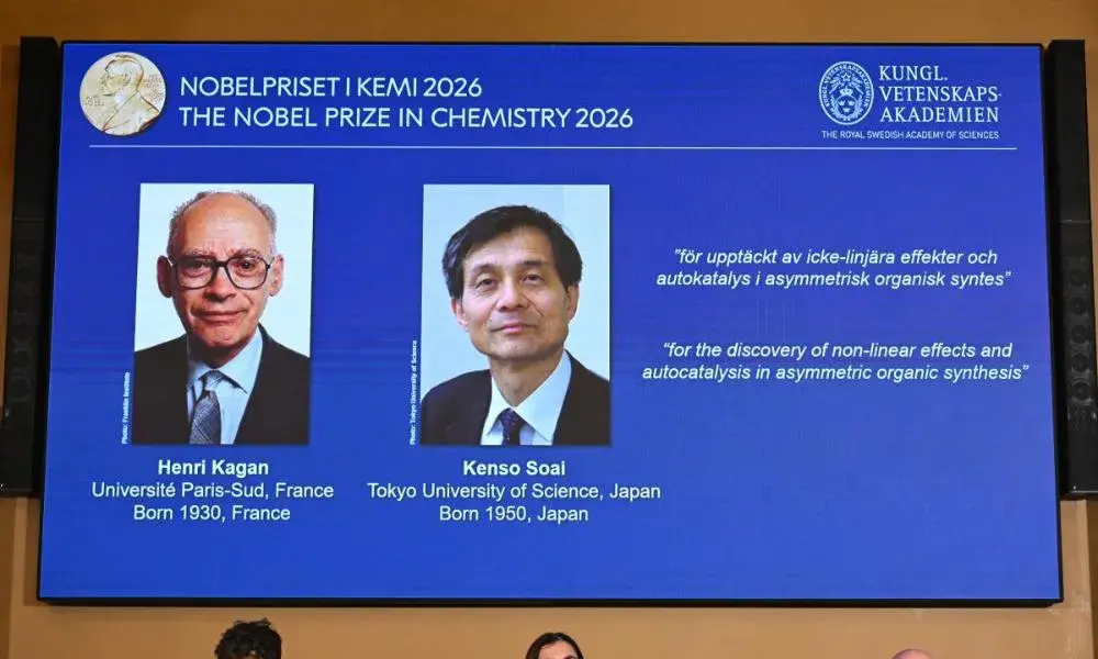Nobel de Química premiou Kagan e Soai por métodos que controlam a produção de moléculas. Isso ajuda a fabricar medicame…