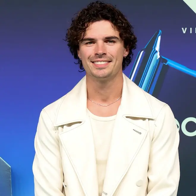 Nic Vansteenberghe entrou na villa com uma transformação de cabelo loiro. Mudança chamativa que acontece dois meses dep…