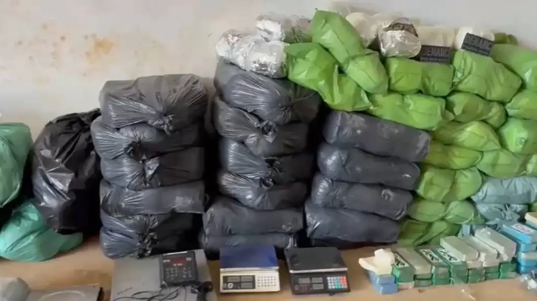 Dez prisões na Bahia em operação contra tráfico de cocaína. A Polícia Civil apreendeu cerca de uma tonelada de drogas e…