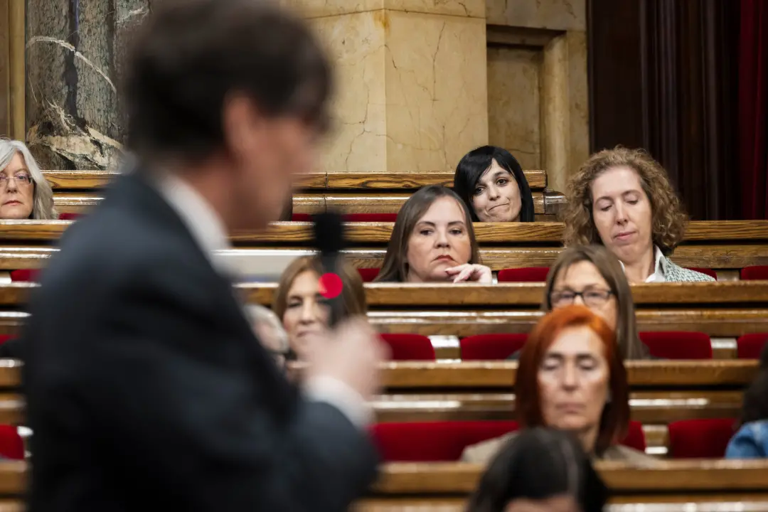 Na sessão de controle do Parlament, Illa acusou Sílvia Orriols de demagogia e sugeriu que uma entidade pró israelense t…