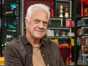 Pedro Bial revelou ter enfisema pulmonar e o arrependimento pelo fumo. É um lembrete sutil de como hábitos antigos mold…