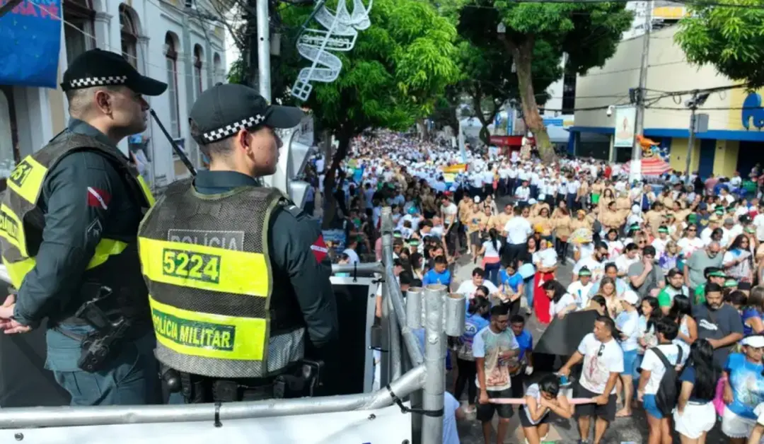 4500 policiais reforçam a segurança no Círio de Nazaré em Belém. É importante ter esse aparato para que a fé de dois mi…