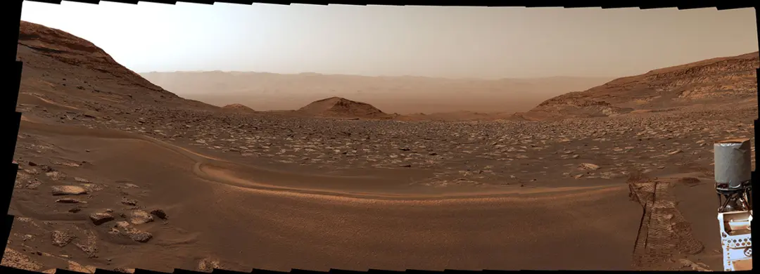 Curiosity, o rover da NASA, alcançou 1 quilômetro de elevação acima do chão do Cratere Gale em Marte. Isso mostra o pro…