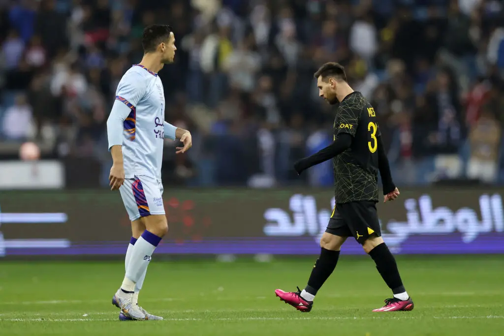Cristiano Ronaldo mandou uma mensagem para Lionel Messi elogiando a carreira dele com a Argentina. É bom ver esse respe…