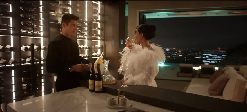 Caua Reymond aparece sem camisa com Kim Kardashian no trailer de Tudo é justo. O personagem dele diz que fará tudo se q…