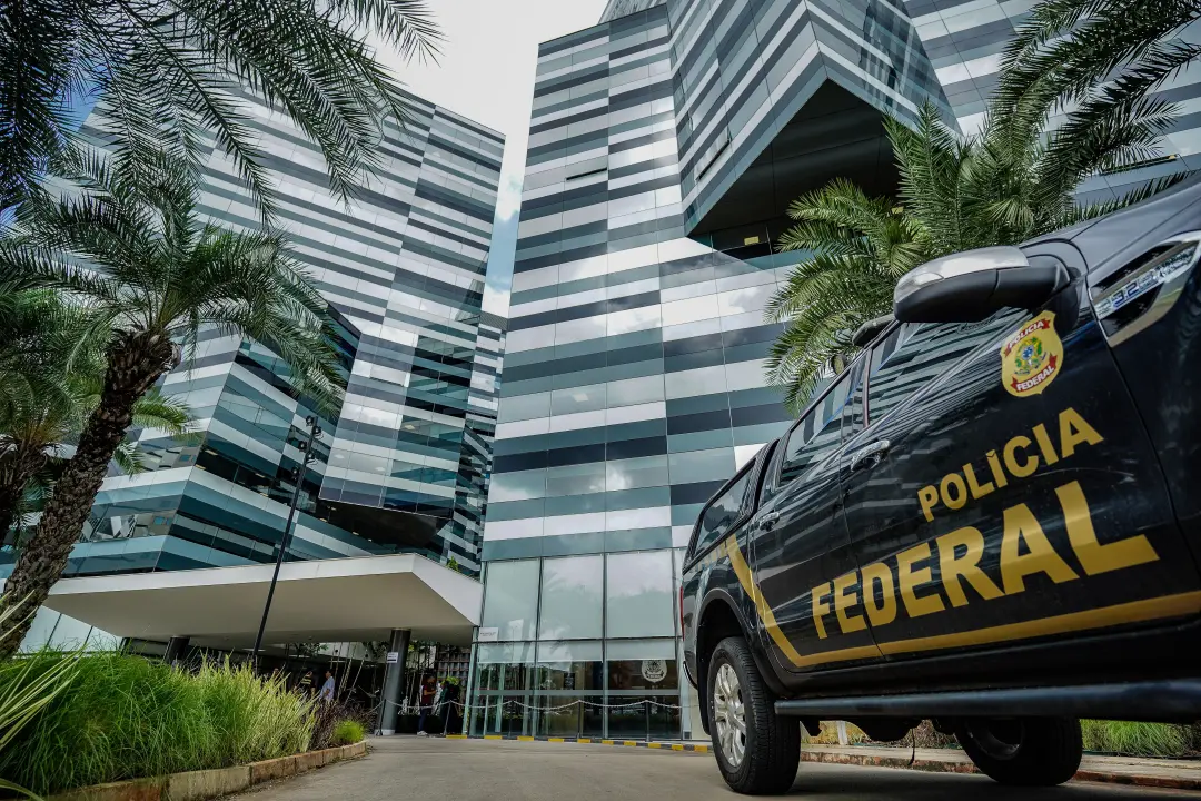 Operação Linha Fina da Polícia Federal cumpre mandados em Paraíba do Sul, RJ, investigando importação clandestina de re…