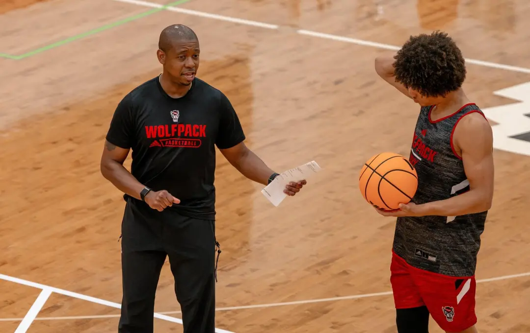 Coach Goins foi nomeado um dos 100 melhores assistentes em nível universitário do país. É bom ver o reconhecimento, poi…