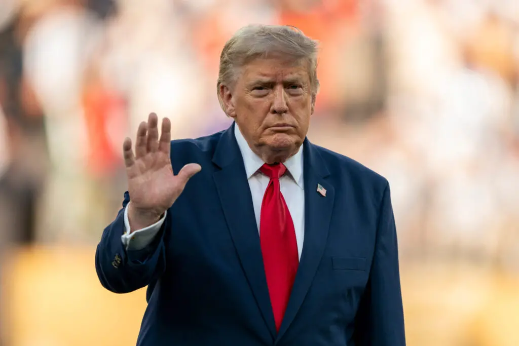 Alabama e Geórgia sob ameaça de furacão Isaias, que pode atrasar o jogo de futebol americano entre as equipes. Trump fa…